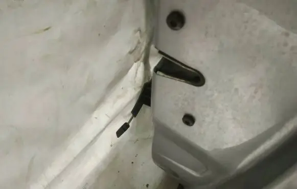 BMW X3 E83 Front door lock