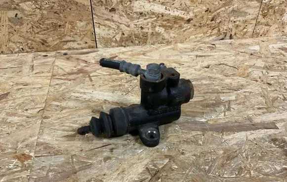 Subaru Legacy Clutch slave cylinder 