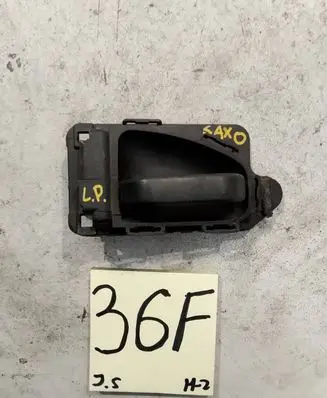Citroen Saxo Front door interior handle 914389