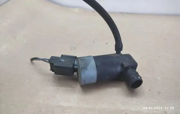 Jaguar XJ X351 Windscreen/windshield washer pump