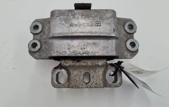 Volkswagen PASSAT B6 Engine mount bracket 3C0199555
