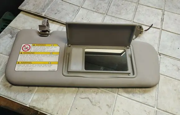 Mitsubishi Grandis Sun visor