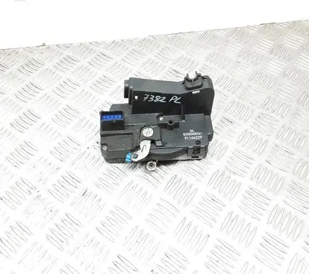 Opel Vivaro Front door lock 8200008261 91166229