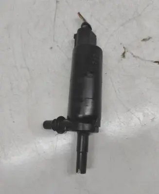 Volkswagen PASSAT B7 Windscreen/windshield washer pump 6R0955681 3308603