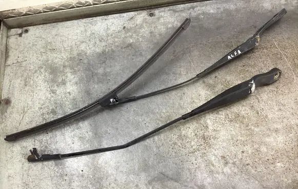 Alfa Romeo 159 Front wiper blade arm 498174560 A152