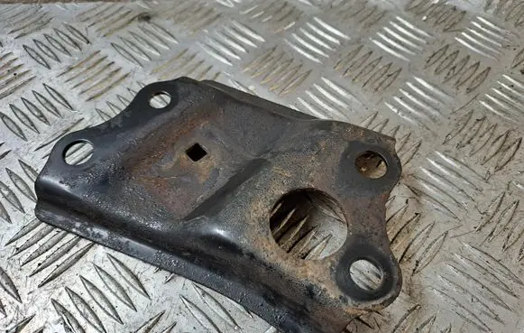Toyota Avensis T270 Sway bar bush bracket, front 5225602010