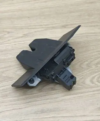 Volvo V60 Tailgate/trunk/boot lock/catch/latch 31335045