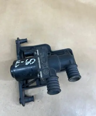 BMW 5 E60 E61 Coolant heater control valve 6920226