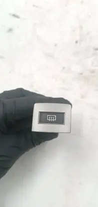 KIA Carnival Windscreen/window heater switch