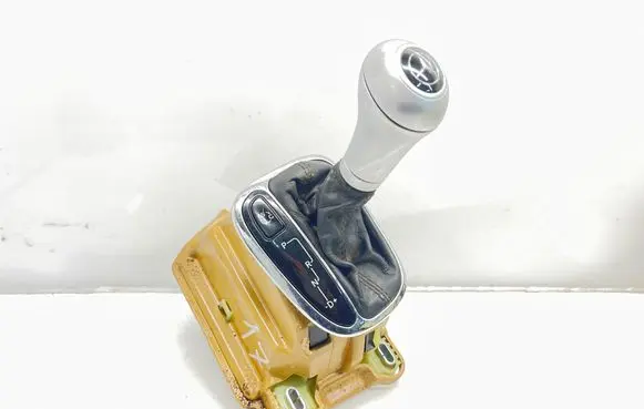Mercedes-Benz C W203 Gear shifter/selector A2032678524