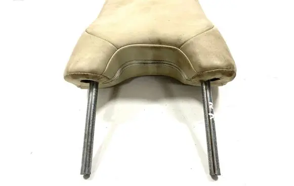 Volvo XC60 Front seat headrest 