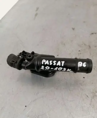 Volkswagen PASSAT B6 Engine coolant pipe/hose 03G121132B