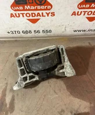 Volvo V50 Engine mount bracket 326C24