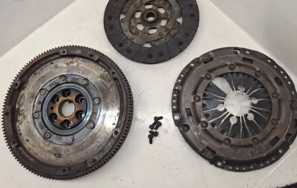 Volkswagen Golf VI Clutch set kit M228E 04003200742