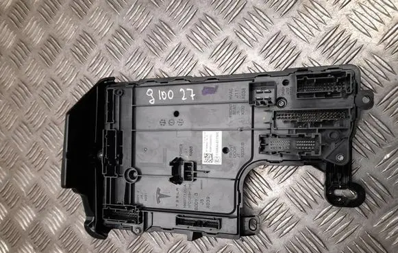 Tesla Model 3 Comfort/convenience module 183463210E