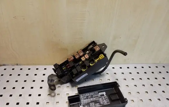 Subaru Forester SF Fuse module 82231FC00271