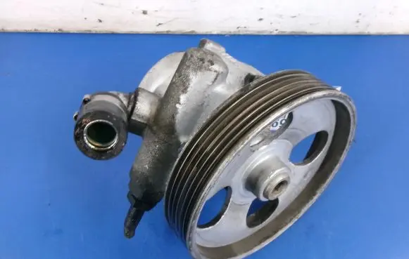 Citroen Berlingo Power steering pump 26057304