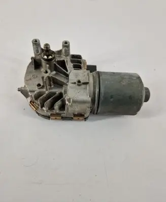 Volkswagen Golf V Wiper motor 0390241955