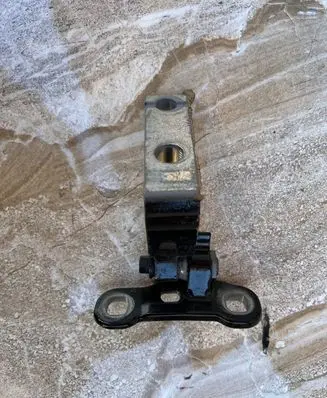 Volvo C40 Front door upper hinge 31424586 1757G