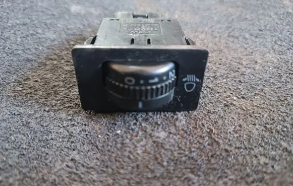 Toyota Corolla Verso AR10 Headlight level height control switch 8415202021