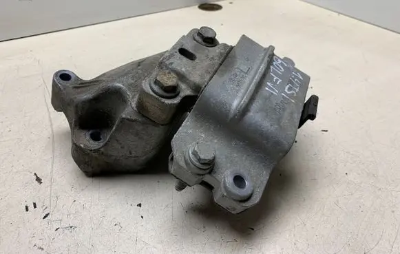 Volkswagen Golf VI Engine mount bracket 1K0199555