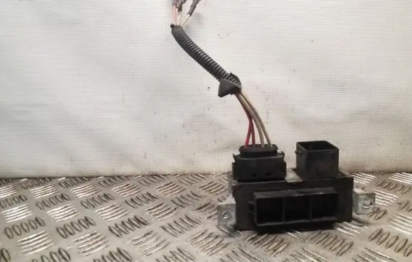 Glow plug pre-heat relay