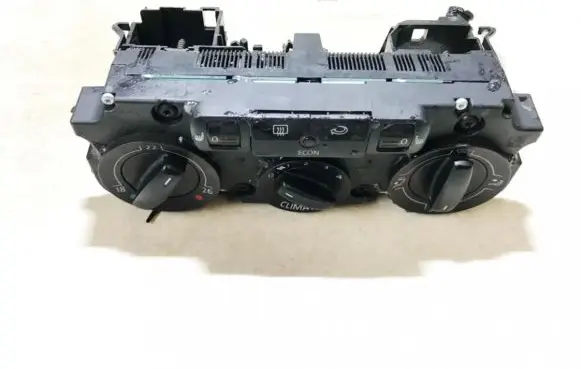 Volkswagen PASSAT B6 Climate control unit