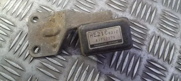 Mazda 929 Air pressure sensor E1T12171 HE21C8217