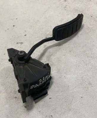 Accelerator throttle pedal