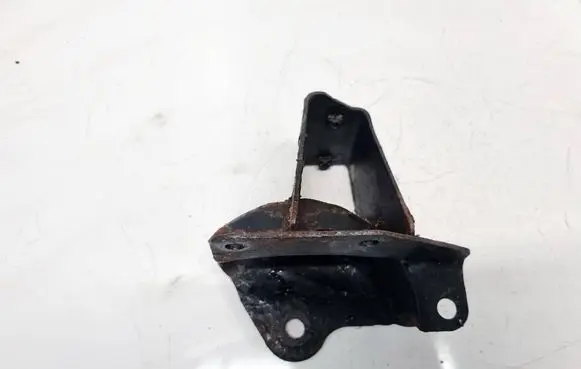 Suzuki Swift I Engine mounting bracket