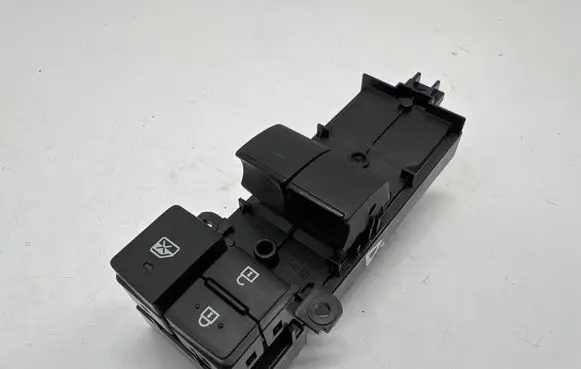Toyota Yaris XP210 Electric window control switch 84040K0020