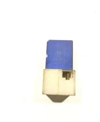 Nissan X-Trail T30 Hazard warning light relay 79915 25230 0207180030