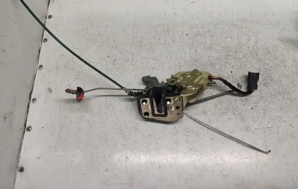 KIA Sorento Front door lock