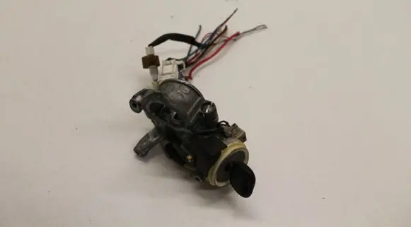 Mitsubishi Galant Ignition lock 337719
