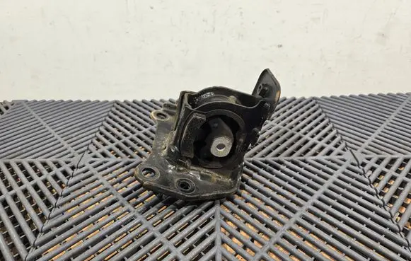 Engine mount bracket