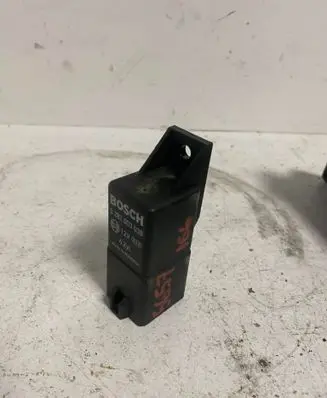 Volkswagen Touran I Glow plug pre-heat relay 038907281D 0281003038