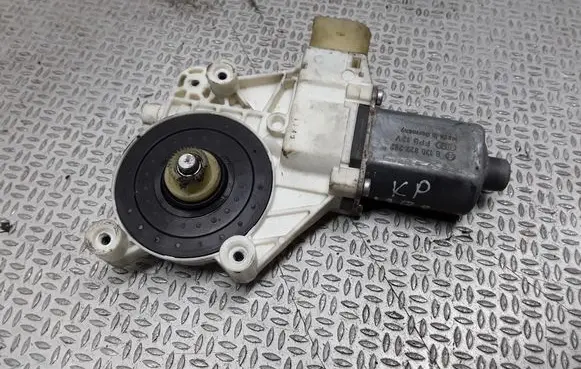 Ford Mondeo MK IV Front door window regulator motor 6M2114A389B