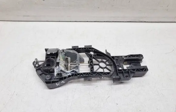 Volkswagen PASSAT B6 Rear door exterior handle/bracket 3C0837885J