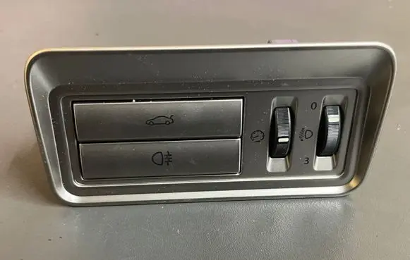 Fog light switch