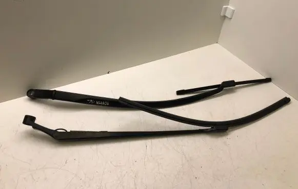 Toyota Avensis T270 Headlight wiper blade set 