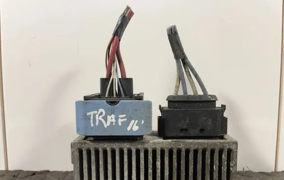 Renault Trafic III (X82) Glow plug pre-heat relay 271206395R