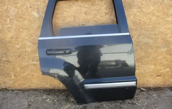 Jeep Grand Cherokee (WK) Rear door