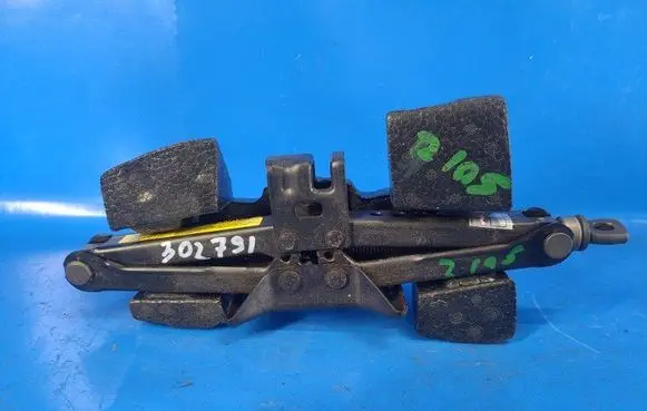 Toyota Camry Lift Jack 09111AA010