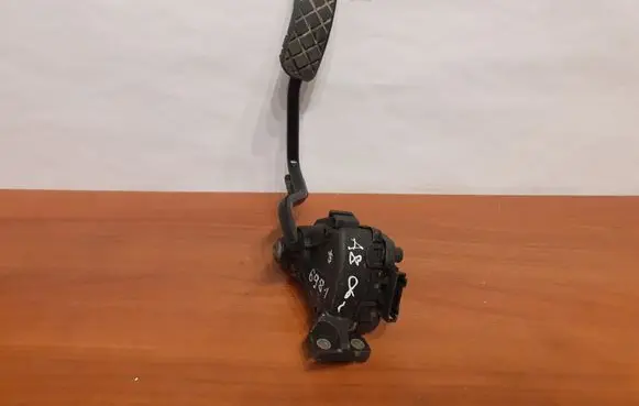 Audi A8 S8 D3 4E Accelerator throttle pedal 6981 4E2723523C
