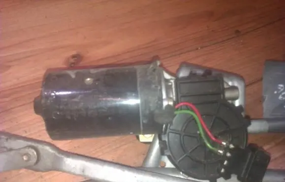 Peugeot 206 Wiper motor 0390241375