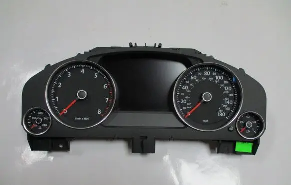 Volkswagen Touareg II Speedometer (instrument cluster) 7P6920982M