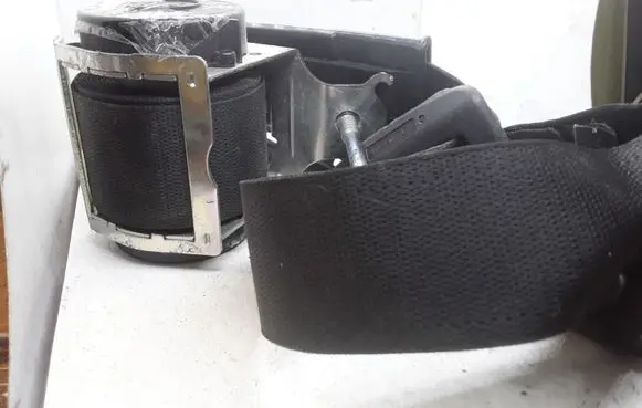 Opel Astra H Front seatbelt 566331211 93390053