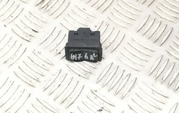 BMW 5 E39 Electric window control switch 8368874