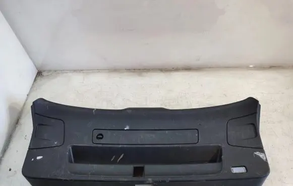 Tailgate trim