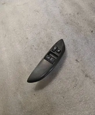 Toyota Yaris Electric window control switch